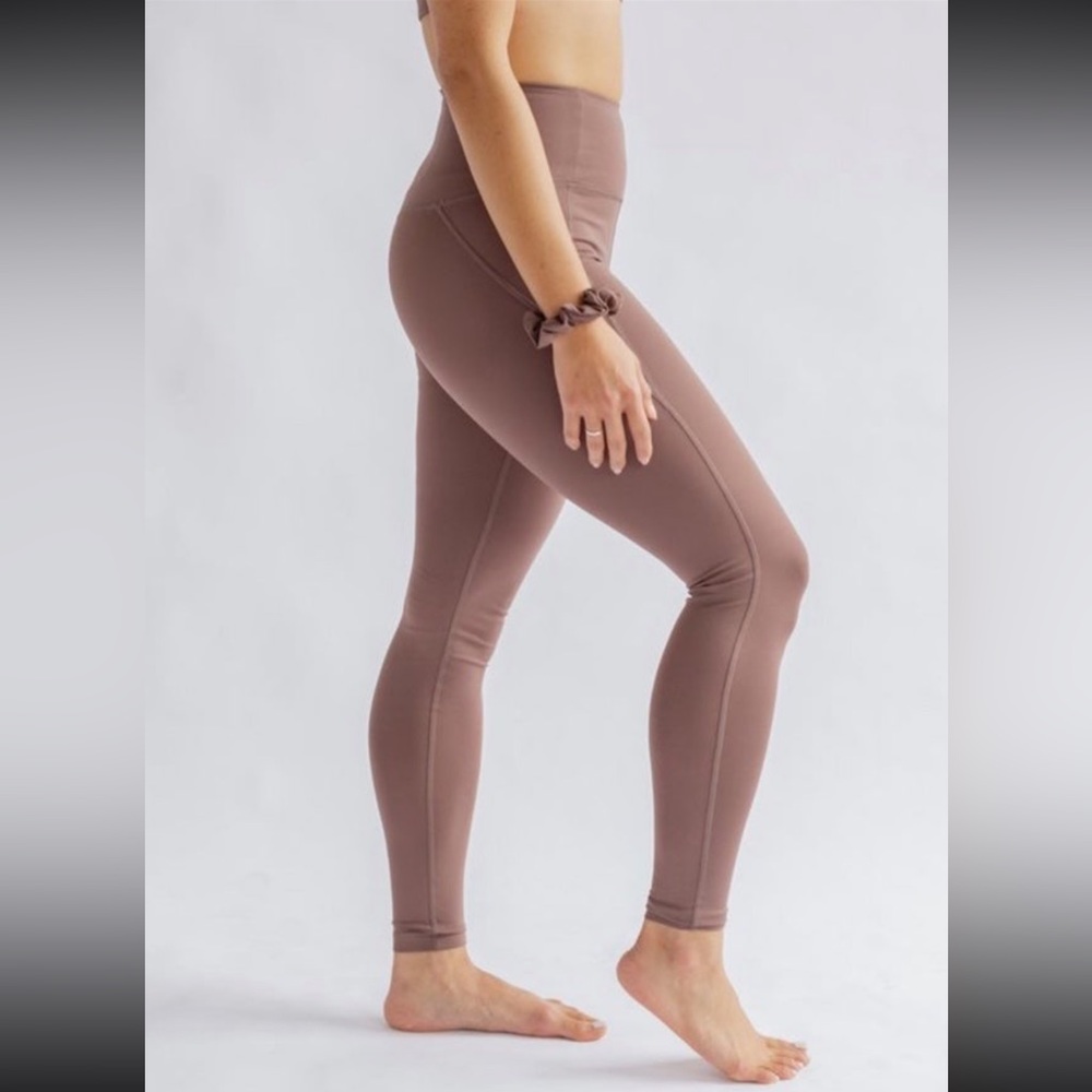 NWT Storm Compressive High-Rise Legging (23 3/4")